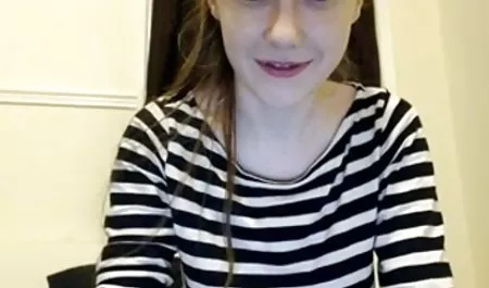 Annem baştan çıkarıyor üvey kızı ve porna erotik film onun BF