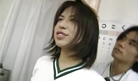 Onun güzel yetişkin porn film izle esmer kızdırır ve oynar vibro