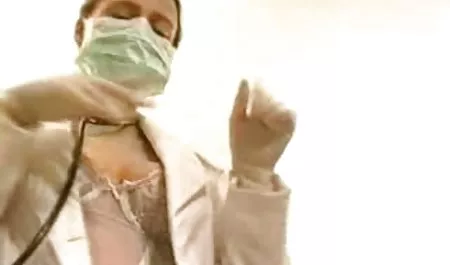 Güzellik büyük bir patlama ile 18. doğum gününü erotik sex lezbiyen kutluyor