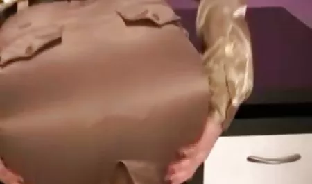 Chloe erotik turk izle couture eşek ve derin kedi yalamak için seviyor