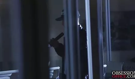 Masanın üzerinde küçük genç amatör mastürbasyon erotik liseli video horoz