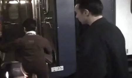 Eski kitaplıkta erotik lezbiyen porn gezinme