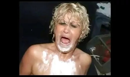 Web hd erotik porn izle üzerinde çok ıslak ve kedi traş Mastürbasyon ile azgın sarışın