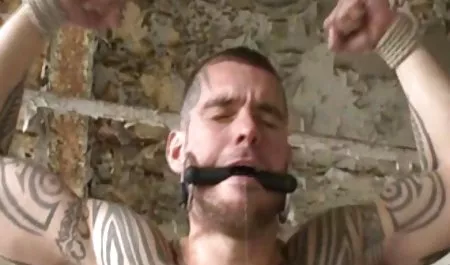 Kayınvalide Beyaz Çorap yakalanan koca erotiksikisfilmi