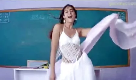 Seksi iç çamaşırı yaşlı orospu yapışkan bir yüz sex izle sinema cumshot seviyor